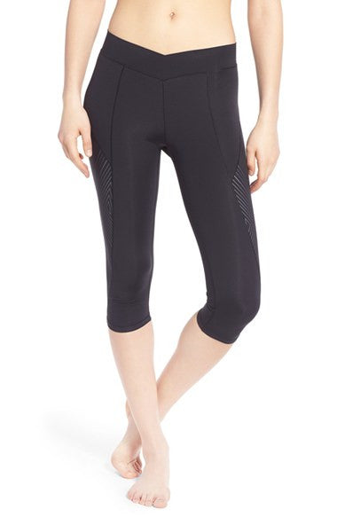 IVY PARK V-Waistband Reflective Capri Leggings
